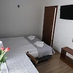 Julia Проживання в сім'ї