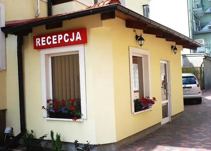 Julia Проживання в сім'ї *